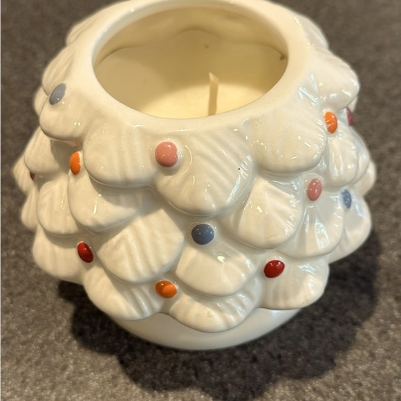 ✨NWOT ✨ Festive Ceramic Christmas Tree Candle - Nostalgic Collection - Picture 2 of 3
